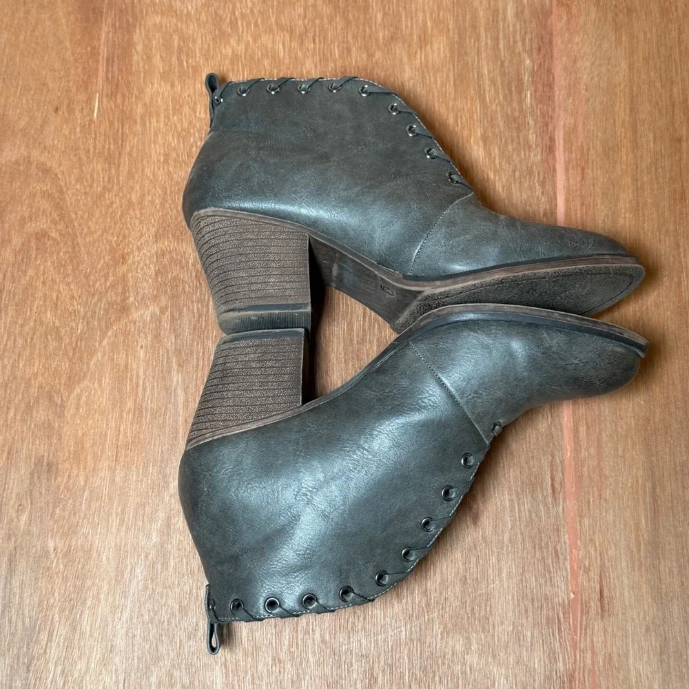 Mata Booties Women's Grey Faux‎ Leather Lace Up Block Heel Ankle Boots 9 boho